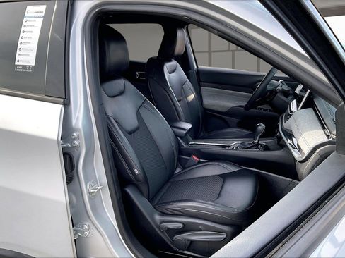 Used 2024 Jeep Compass Latitude image 29