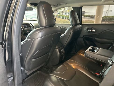 Used 2019 Jeep Cherokee Latitude Plus image 34