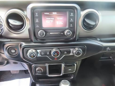 Used 2021 Jeep Gladiator Sport AWD/4WD image 34