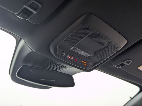 Used 2024 Chevrolet Blazer EV LT image 31