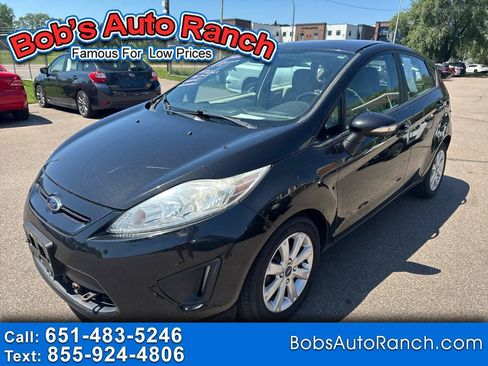 Used 2013 Ford Fiesta SE FWD image 1