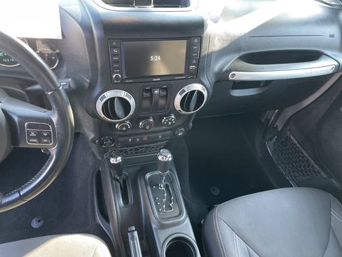 Certified 2018 Jeep Wrangler Sahara w/ Connectivity Group AWD/4WD image 15