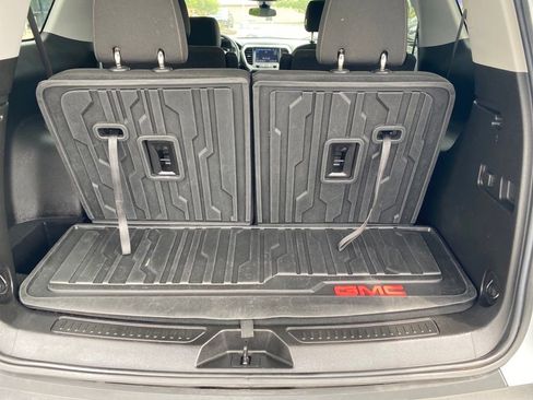Used 2023 GMC Acadia SLE w/ Driver Convenience Package FWD image 6