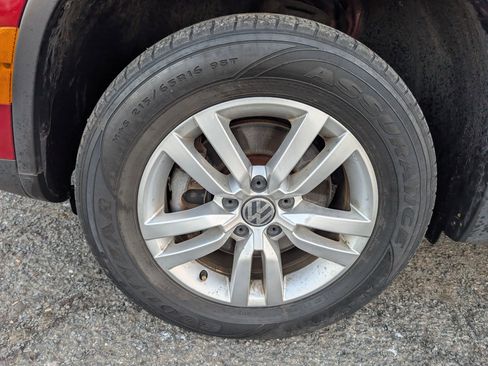 Used 2016 Volkswagen Tiguan S image 38