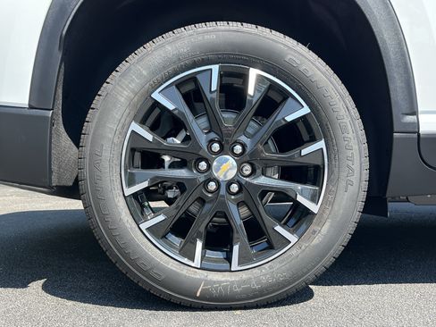 New 2026 Chevrolet Traverse LT w/ Sun and Wheel Package FWD image 39