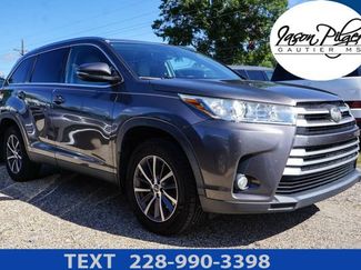 Used 2019 Toyota Highlander XLE FWD video 1