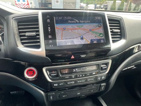 Used 2017 Honda Pilot Touring image 23