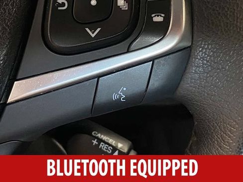 Used 2017 Toyota Camry SE w/ Moonroof Package FWD image 11