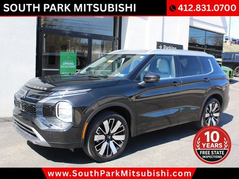 Used 2025 Mitsubishi Outlander AWD image 2