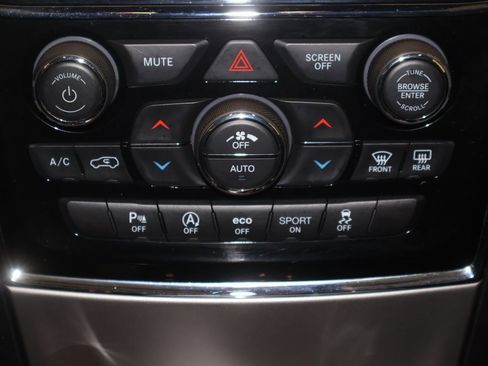 Used 2020 Jeep Grand Cherokee Limited image 31