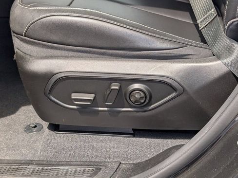 Used 2023 Jeep Grand Cherokee L Limited RWD image 15
