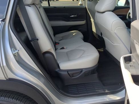 Used 2024 Toyota Grand Highlander Limited image 27