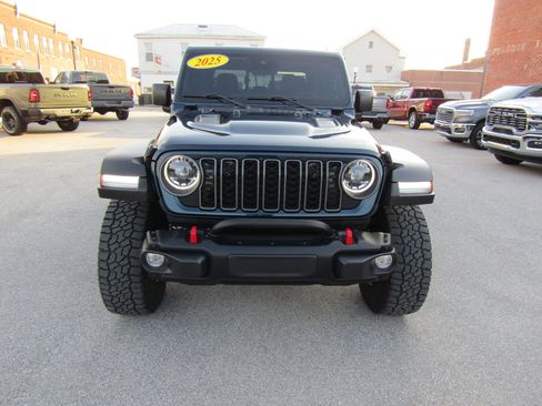 Used 2025 Jeep Gladiator Rubicon w/ Convenience Group image 8