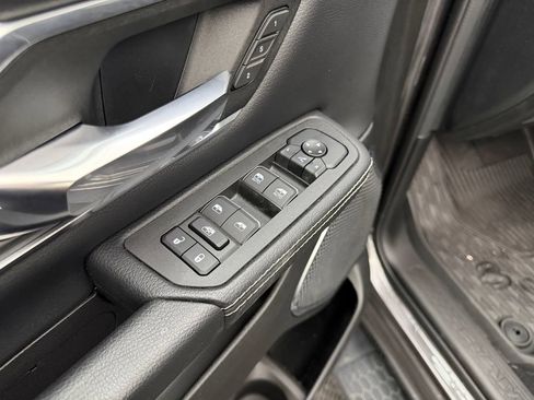 Used 2025 RAM 1500 Laramie AWD/4WD image 11