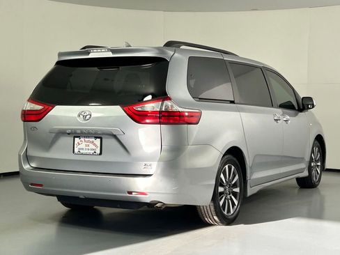 Used 2018 Toyota Sienna XLE Premium image 8