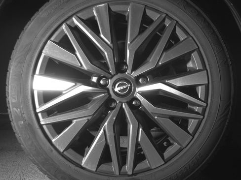 Used 2025 Nissan Altima 2.5 SV FWD image 15
