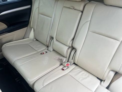 Used 2018 Toyota Highlander XLE AWD/4WD image 29