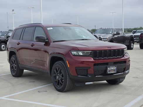 New 2025 Jeep Grand Cherokee L Altitude image 3