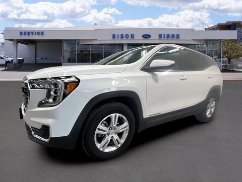 Used 2024 GMC Terrain SLE image 7