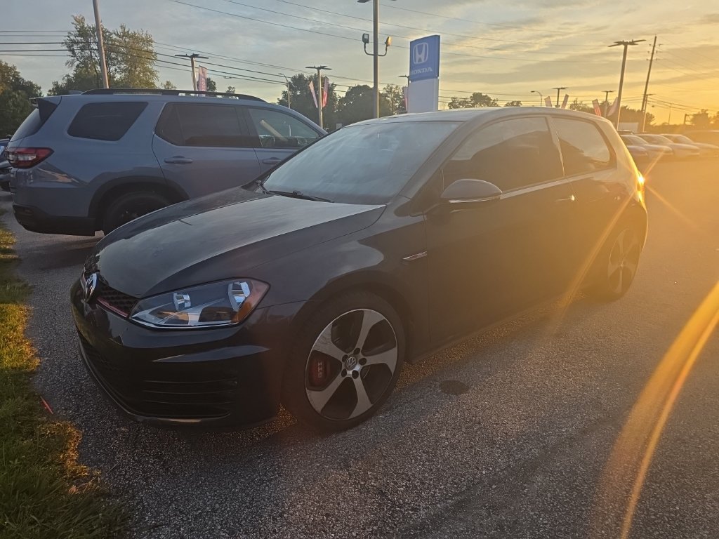 Used 2016 Volkswagen Golf 2-Door FWD image 5