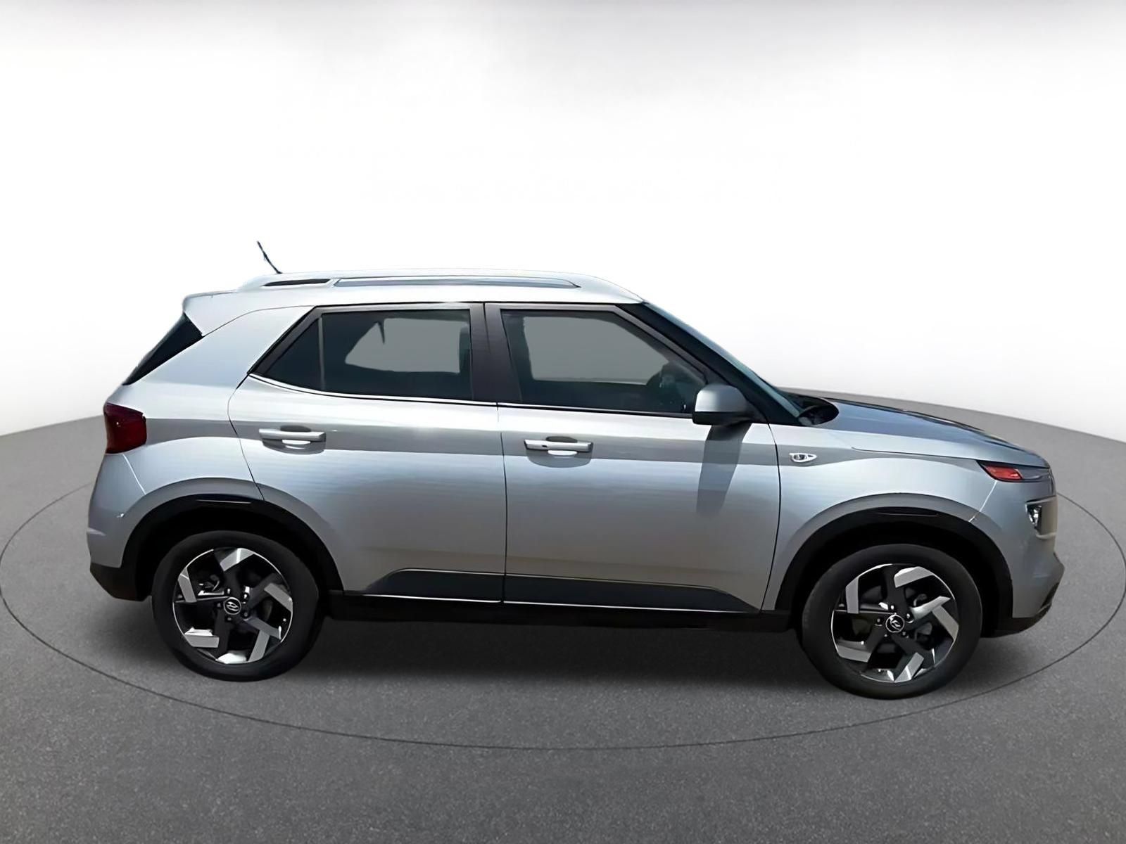 Used 2025 Hyundai Venue SEL FWD image 15