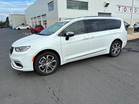 Used 2026 Chrysler Pacifica Pinnacle AWD/4WD image 17
