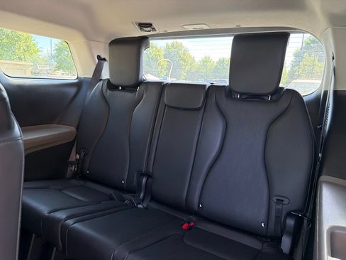 Used 2025 Kia Carnival FWD image 25