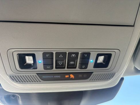 Used 2023 Ford Explorer XLT w/ Equipment Group 202A AWD/4WD image 33
