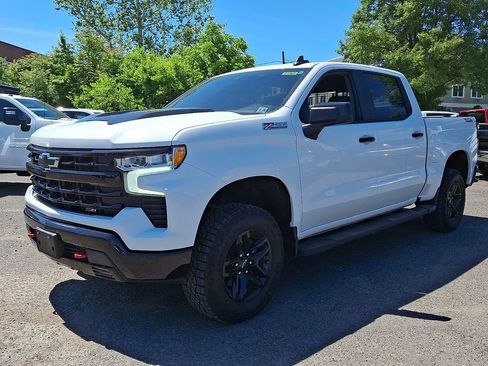 Used 2024 Chevrolet Silverado 1500 LT Trail Boss w/ Convenience Package II AWD/4WD image 3