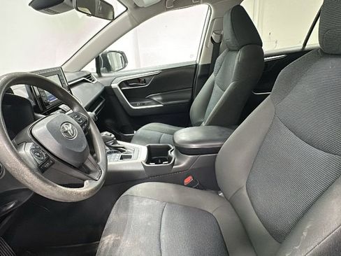 Used 2022 Toyota RAV4 LE image 9