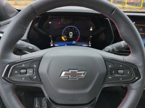 Used 2025 Chevrolet Trax RS w/ Sunroof Package image 29