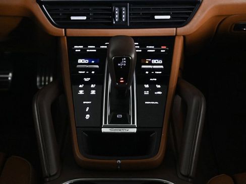 Certified 2022 Porsche Cayenne S Platinum image 16