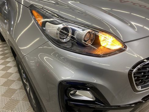 Used 2021 Kia Sportage LX image 3