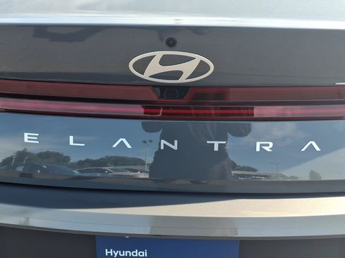 Used 2026 Hyundai Elantra Hybrid FWD image 14