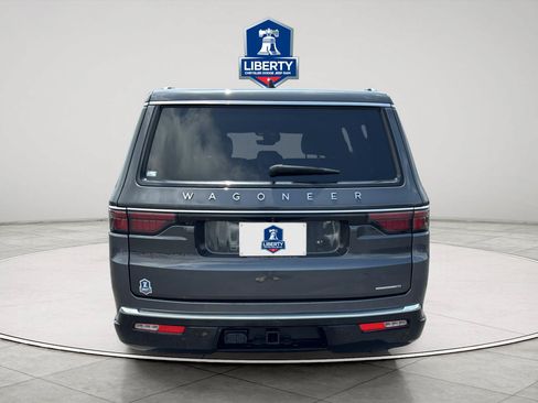 Certified 2024 Jeep Wagoneer L Series II w/ Flexible Seating Group AWD/4WD image 9