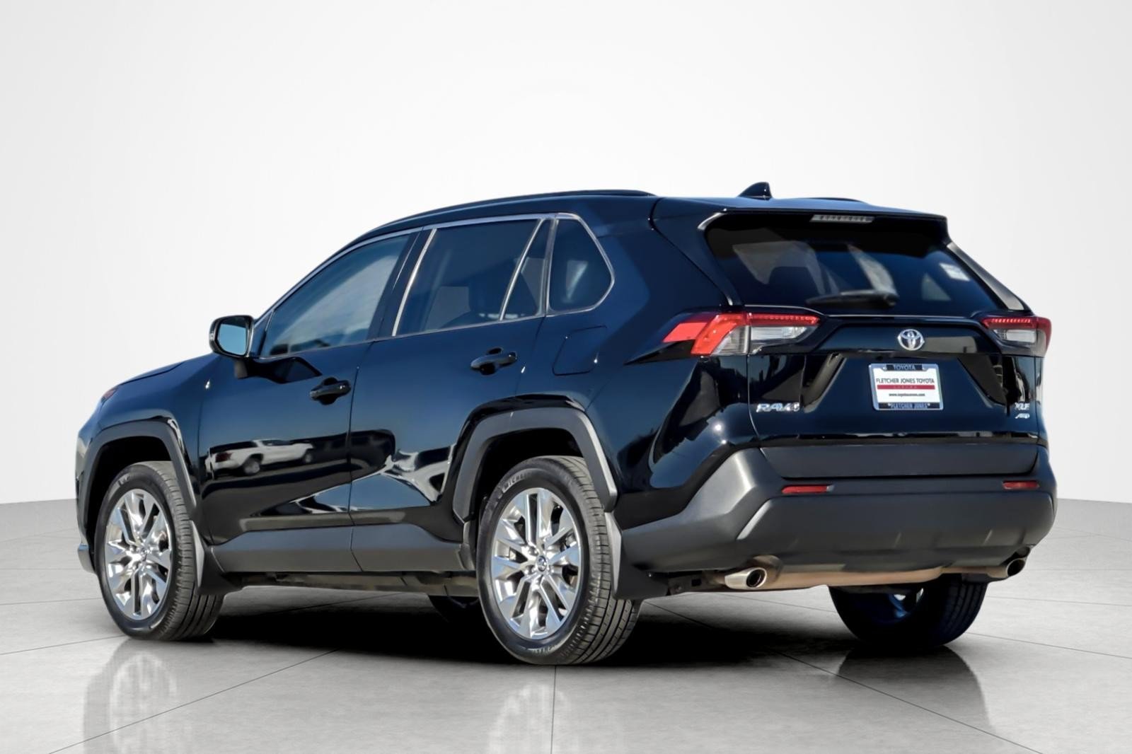 Certified 2020 Toyota RAV4 XLE Premium AWD/4WD image 3
