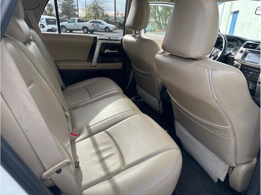 Used 2015 Toyota 4Runner Limited AWD/4WD image 31
