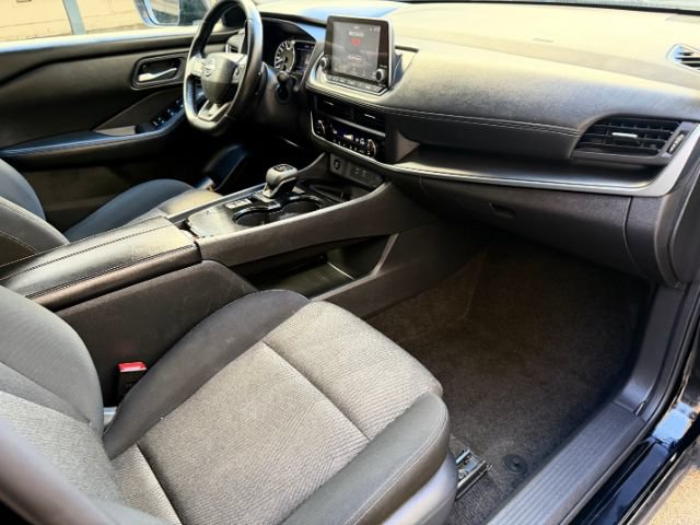 Used 2025 Nissan Rogue SV FWD image 17