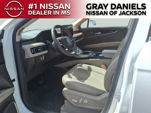 Used 2023 Lincoln Nautilus FWD w/ Premium Package image 24