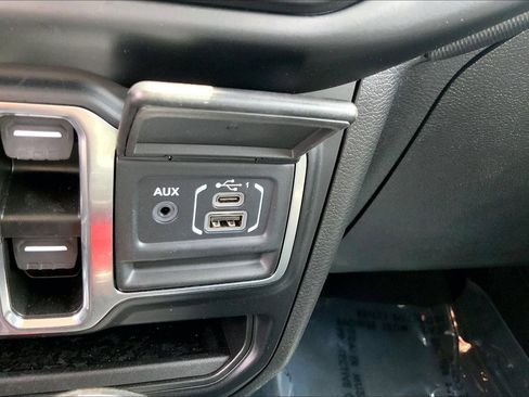 Used 2023 Jeep Gladiator Sport AWD/4WD image 28