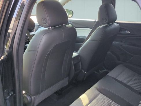 Used 2024 Chevrolet Trax LT w/ Sunroof Package FWD image 27