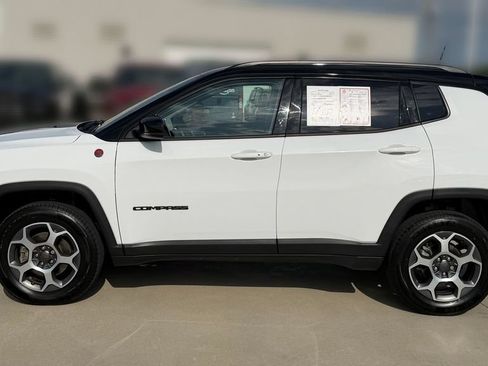 Used 2022 Jeep Compass Trailhawk w/ Trailhawk Convenience Group AWD/4WD image 2