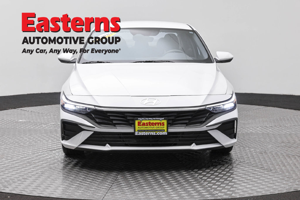 Used 2026 Hyundai Elantra Hybrid FWD image 3
