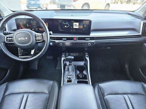 Used 2024 Kia Sorento S image 15