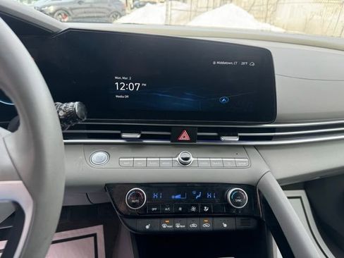 Used 2024 Hyundai Elantra SEL w/ Convenience Package image 20