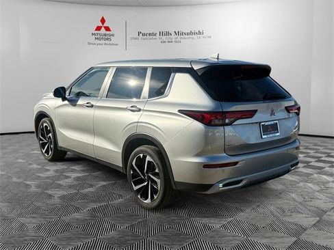 Used 2024 Mitsubishi Outlander SE image 7
