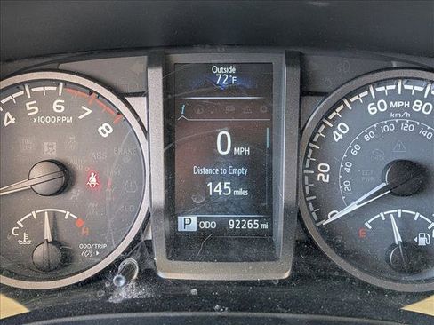 Used 2017 Toyota Tacoma TRD Off-Road w/ Premium & Technology Package AWD/4WD image 10