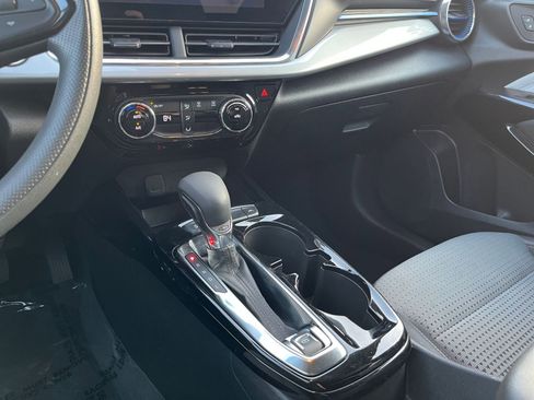 Used 2025 Chevrolet Trax LT image 39
