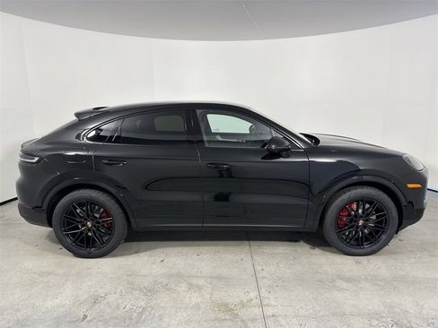 New 2026 Porsche Cayenne S image 8