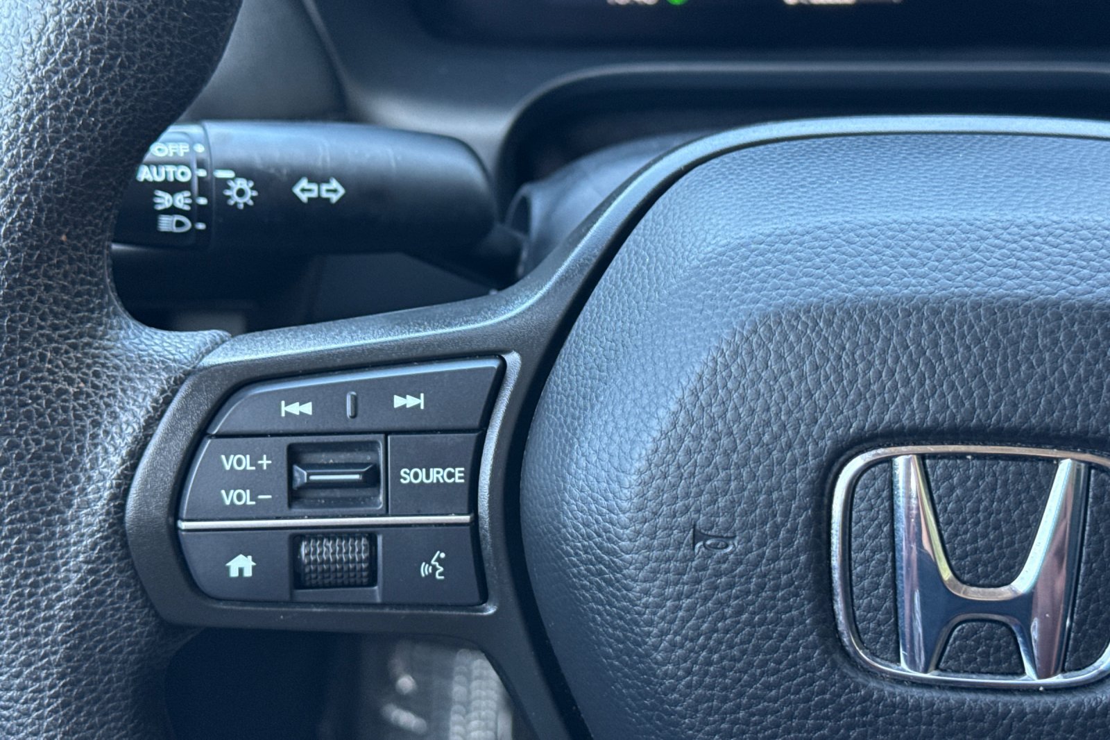 Used 2025 Honda HR-V LX image 27